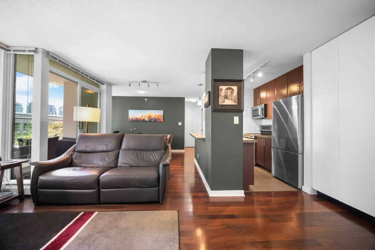 Dining Area Photo of 501 618 Abbott Street, Vancouver, BC