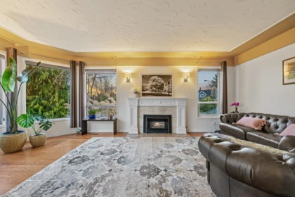 Powder Room Photo of 1911 131 Street, Surrey, BC