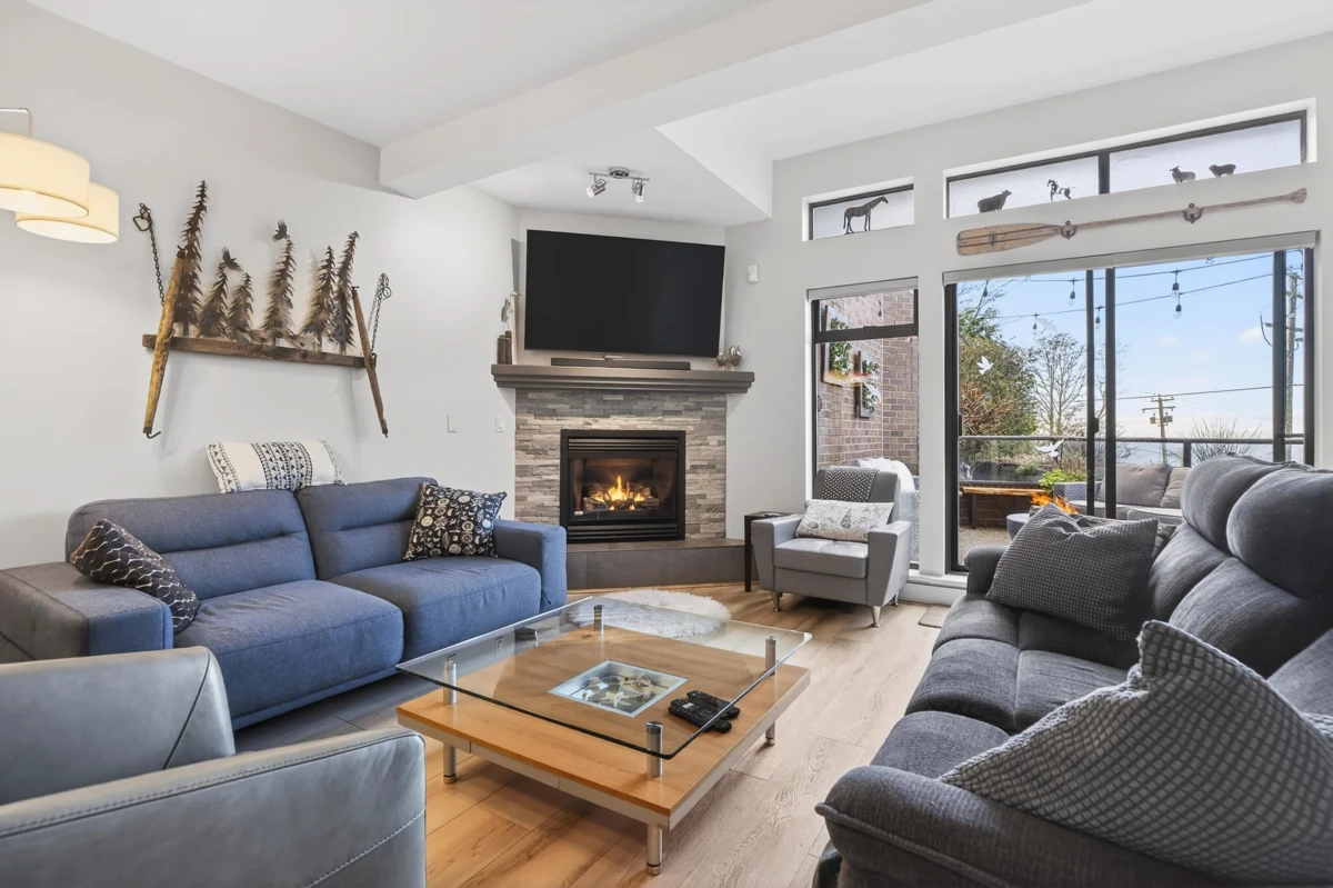 Dining Area Photo of 812 Maple Street, White Rock, BC