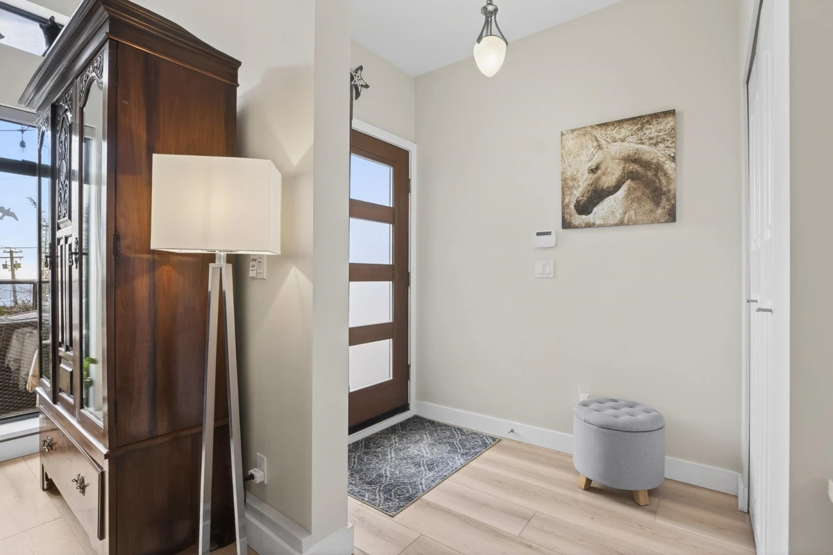 Family Room Photo of 812 Maple Street, White Rock, BC