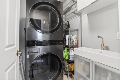 Hot Tub / Spa Photo of 812 Maple Street, White Rock, BC