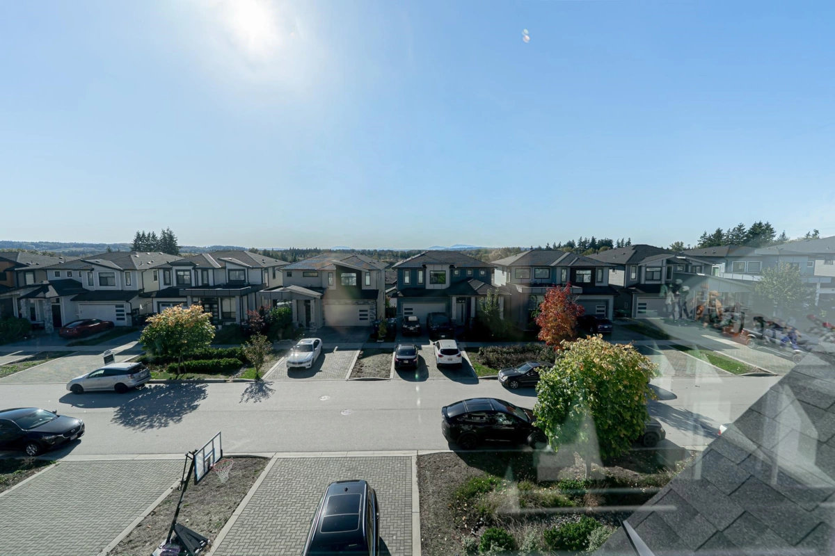 Living Room Photo of 16755 16a Avenue, Surrey, BC