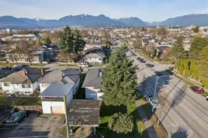Front Yard Photo of 925 Nanaimo Street, Vancouver, BC