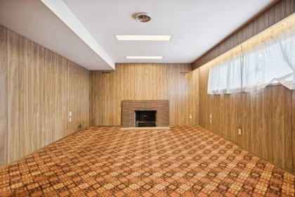 Hallway Photo of 925 Nanaimo Street, Vancouver, BC
