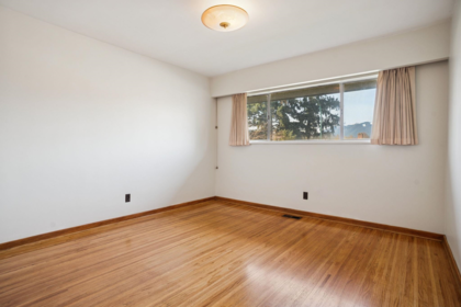 Powder Room Photo of 925 Nanaimo Street, Vancouver, BC