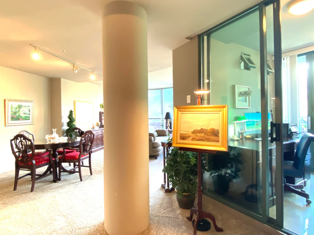 Dining Area Photo of 301 1888 Alberni Street, Vancouver, BC