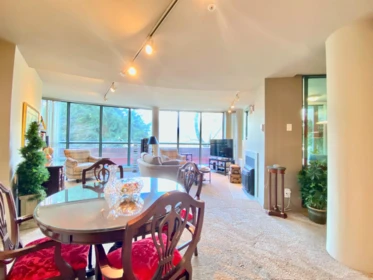 Breakfast Nook Photo of 301 1888 Alberni Street, Vancouver, BC