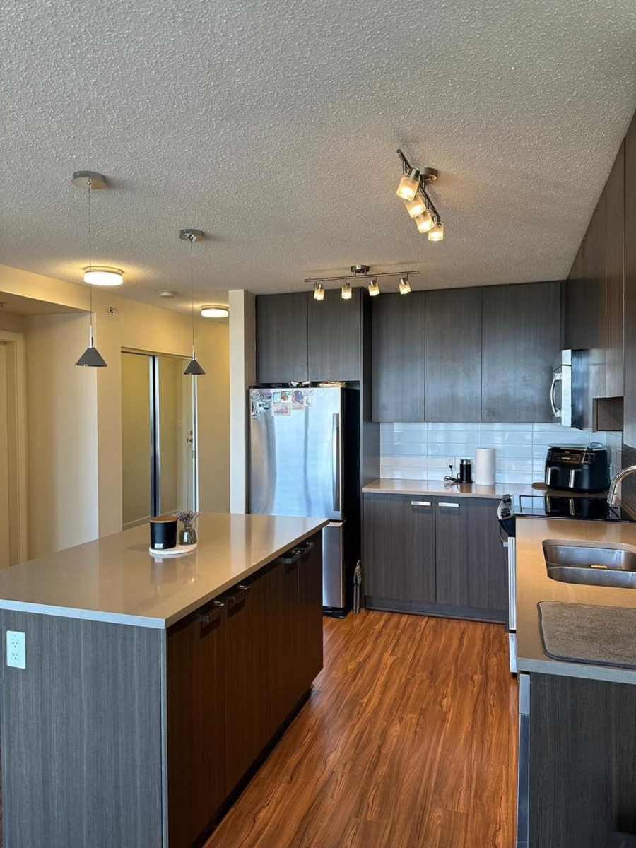 Dining Area Photo of 3703 13325 102a Avenue, Surrey, BC