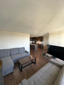 Mudroom Photo of 3703 13325 102a Avenue, Surrey, BC