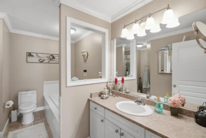 Entry Foyer Photo of 65 32777 Chilcotin Drive, Abbotsford, BC