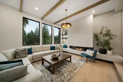 Entry Foyer Photo of 135 Oak Court, Anmore, BC