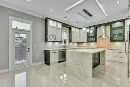 Guest Bathroom Photo of 17247 59 Avenue, Surrey, BC
