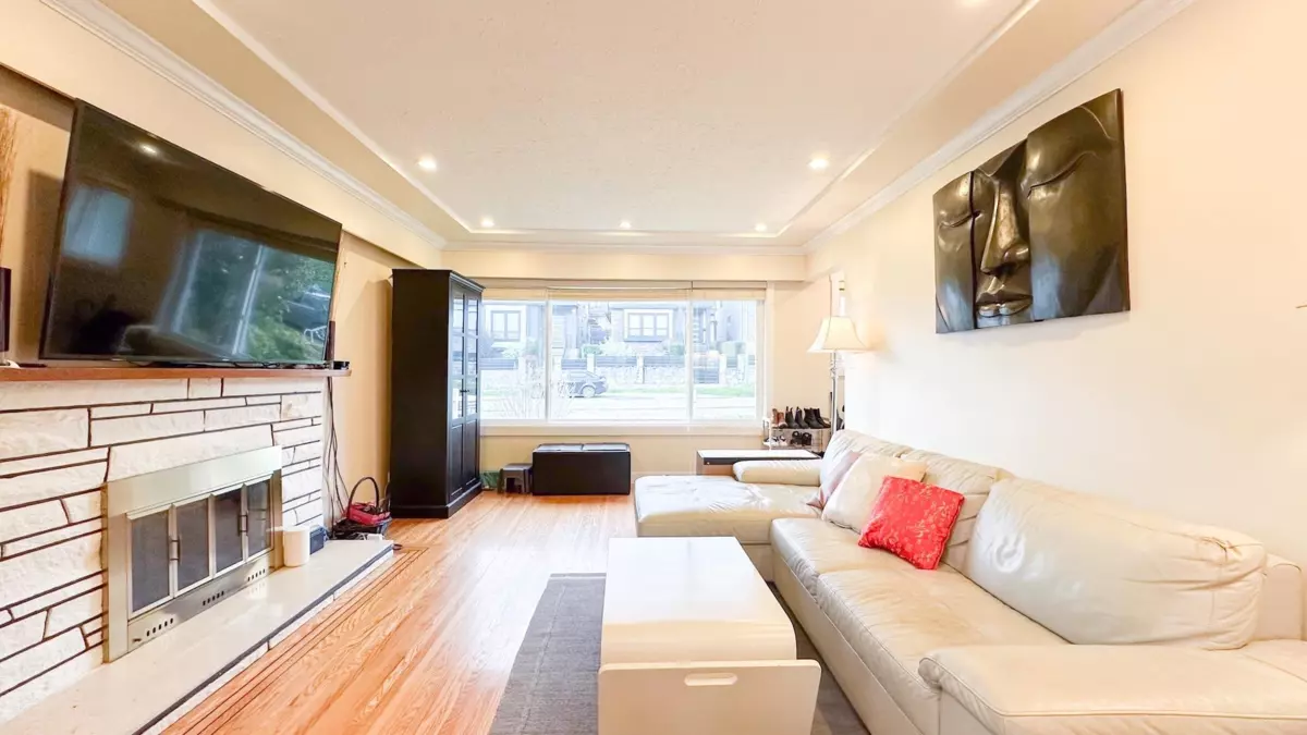 Dining Area Photo of 56 Warwick Avenue, Burnaby, BC