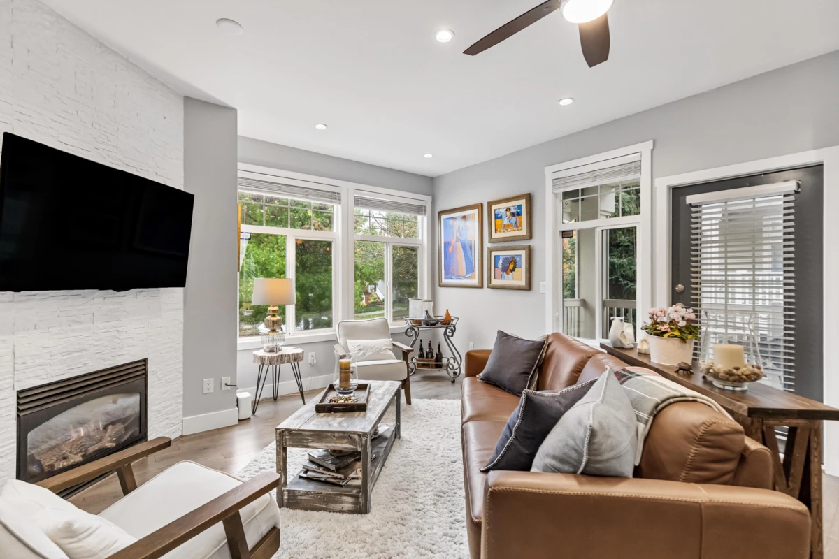 Family Room Photo of 10 14877 58 Avenue, Surrey, BC