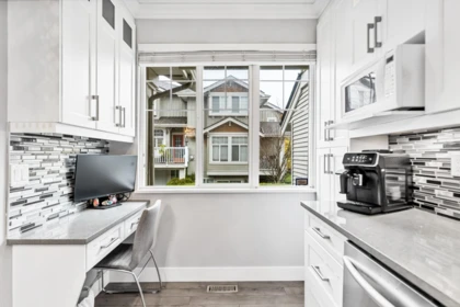 Guest Bathroom Photo of 10 14877 58 Avenue, Surrey, BC
