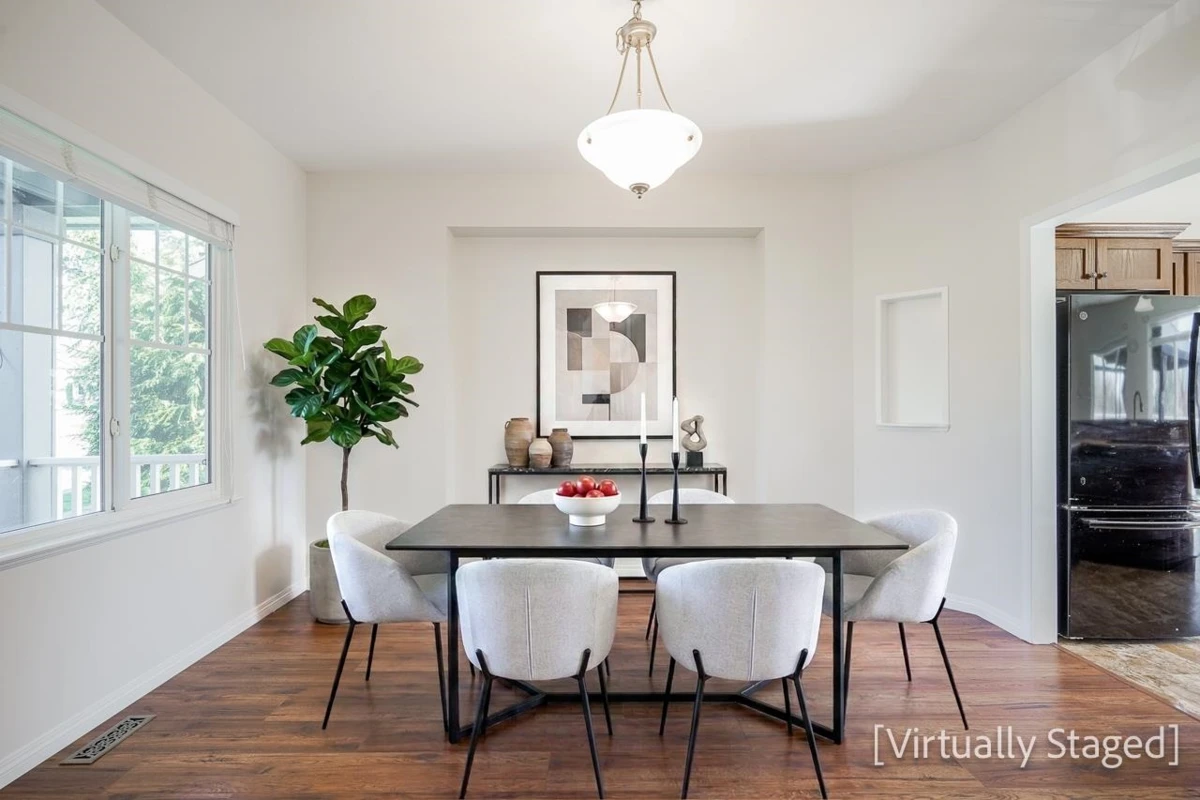 Dining Area Photo of 36016 Shadbolt Avenue, Abbotsford, BC