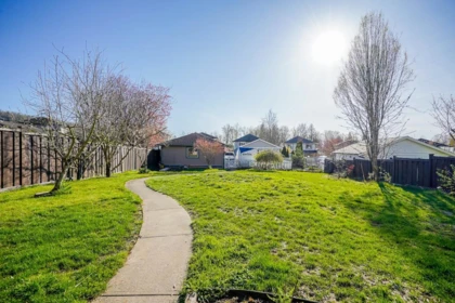 Garden / Landscaping Photo of 36016 Shadbolt Avenue, Abbotsford, BC