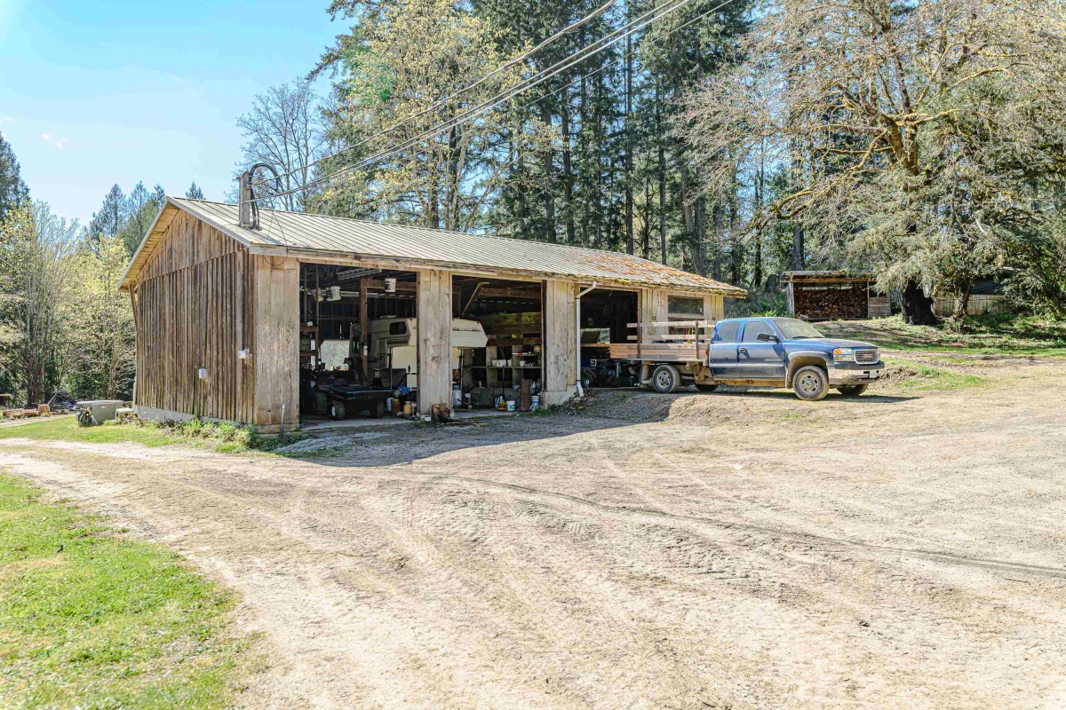 Dining Area Photo of 1671 Fulford-Ganges Road, Salt Spring Island, BC