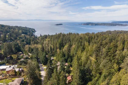 Hot Tub / Spa Photo of 1540 Tunstall Boulevard, Bowen Island, BC
