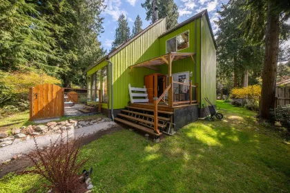 Outdoor Deck Photo of 1540 Tunstall Boulevard, Bowen Island, BC