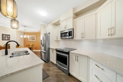 Primary Bathroom Photo of 301 45746 Keith Wilson Road, Chilliwack, BC