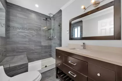 Entry Foyer Photo of 28712 58 Avenue, Abbotsford, BC
