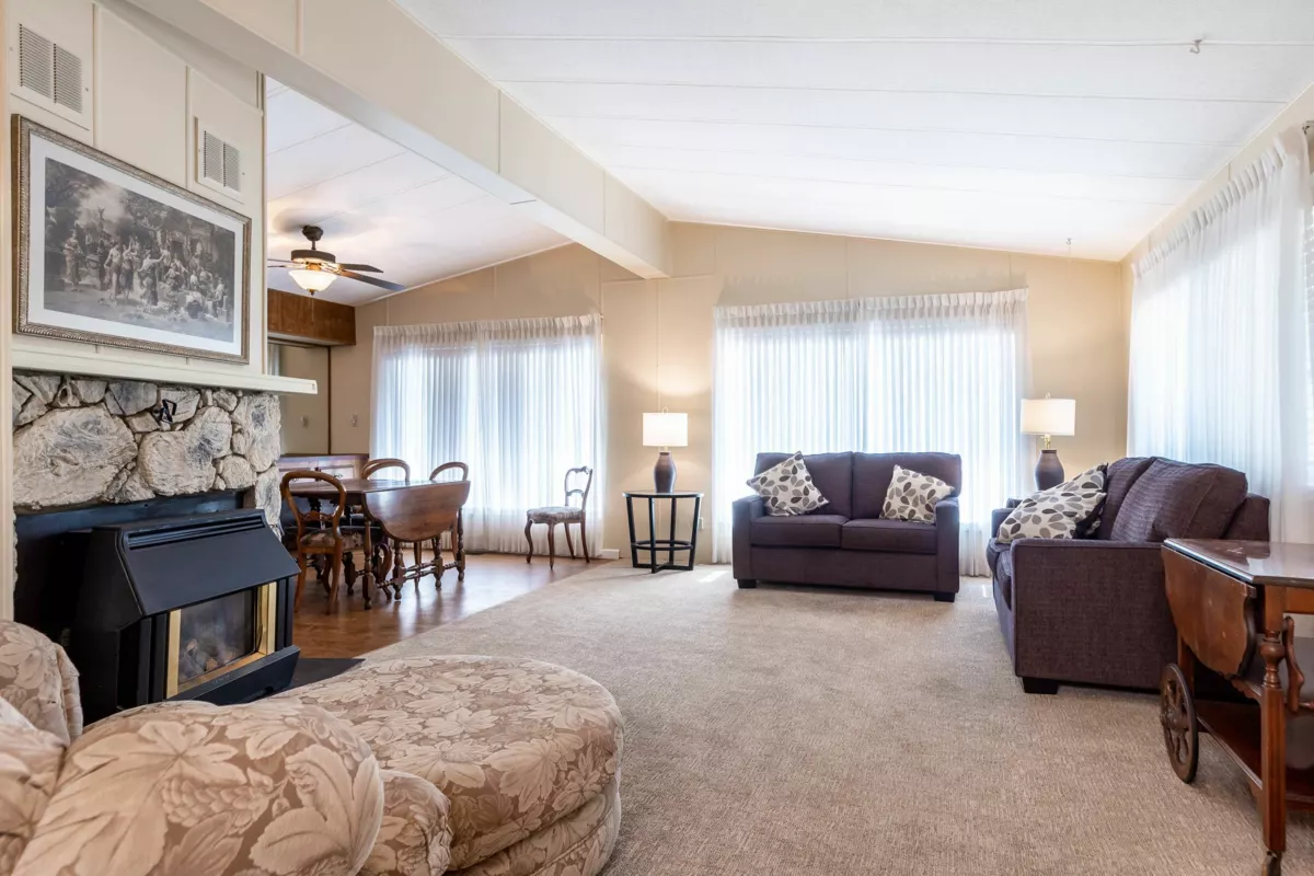 Family Room Photo of 35 2120 King George Boulevard, Surrey, BC