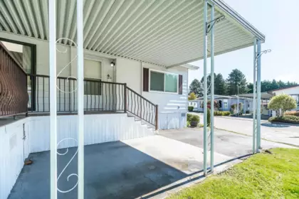 Garden / Landscaping Photo of 35 2120 King George Boulevard, Surrey, BC