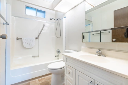 Mudroom Photo of 35 2120 King George Boulevard, Surrey, BC
