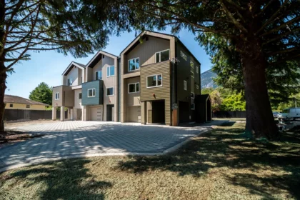 1108 Magee Street, Squamish, BC, Squamish — Row House (Non-Strata) for sale