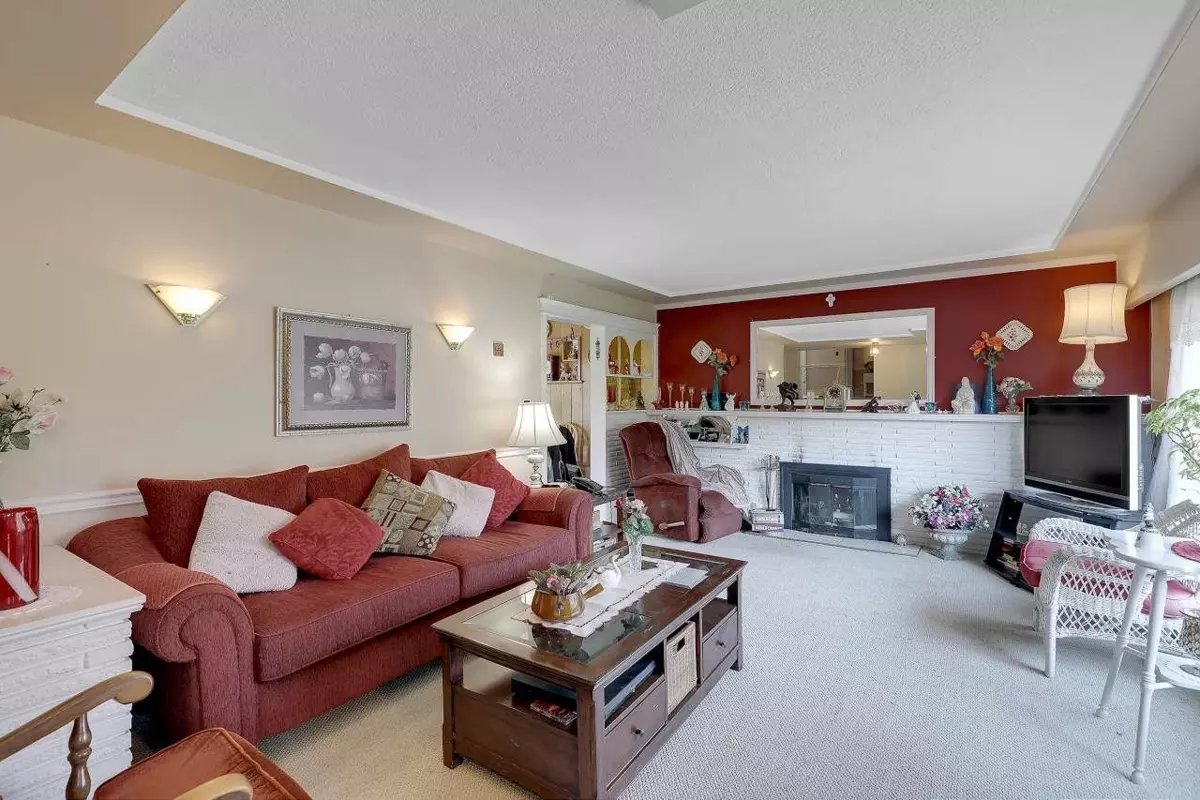 Living Room Photo of 7291 Gilbert Road, Richmond, BC