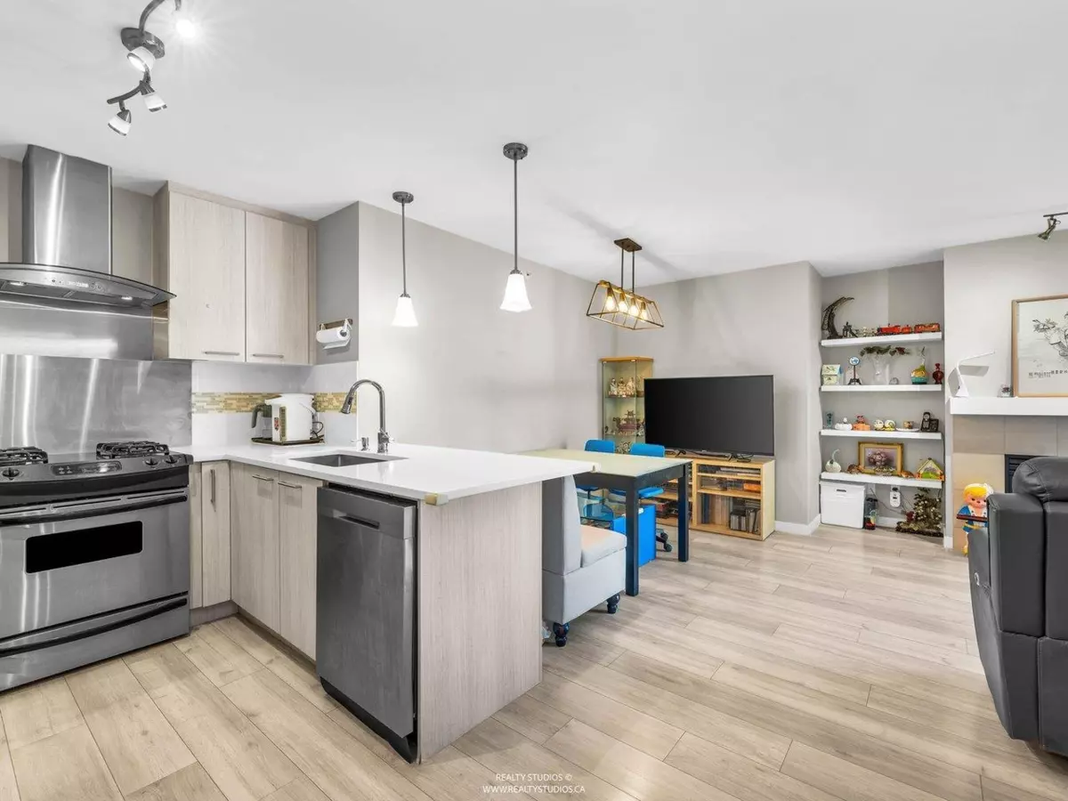 Dining Area Photo of 219 8480 Granville Avenue, Richmond, BC