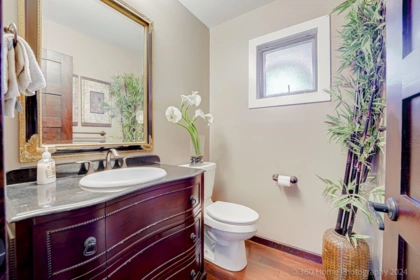 Breakfast Nook Photo of 2660 Panorama Drive, North Vancouver, BC