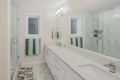 Basement Recreation Room Photo of 17188 1 Avenue, Surrey, BC