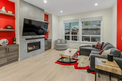 Breakfast Nook Photo of 17188 1 Avenue, Surrey, BC