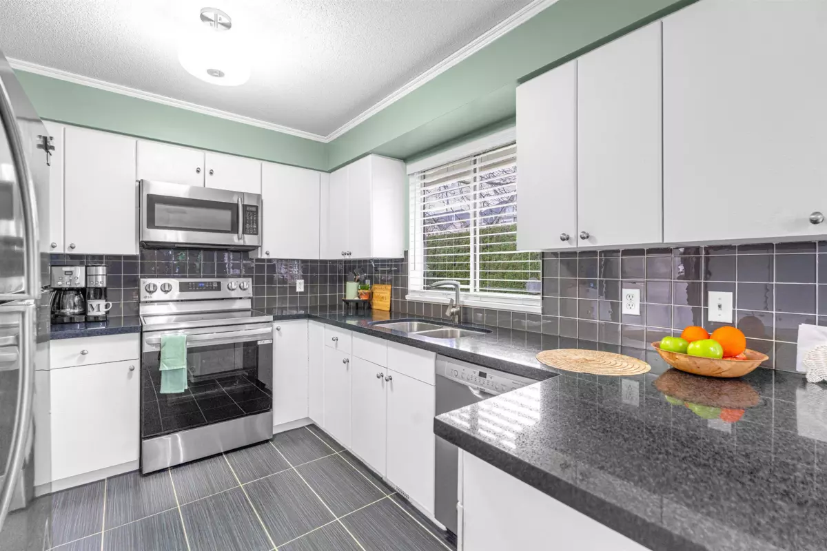 Dining Area Photo of 28 10130 155 Street, Surrey, BC