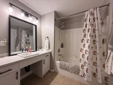 Walk-In Closet Photo of 206 5604 Inlet Avenue, Sechelt, BC