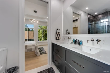 Entry Foyer Photo of 16129 108 Avenue Avenue, Surrey, BC