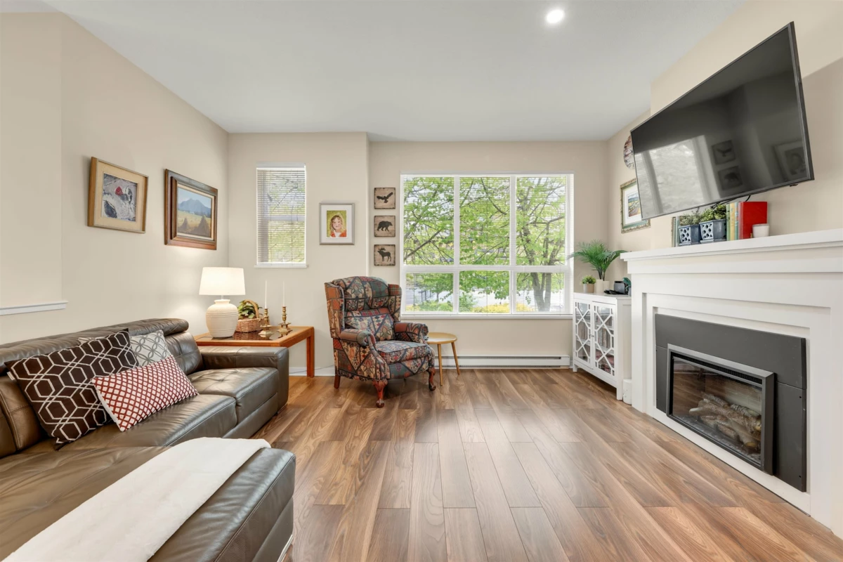 Family Room Photo of 91 8355 Delsom Way, Delta, BC