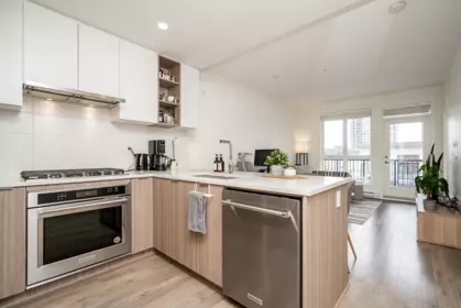 Kitchen Island Photo of 611 750 Dogwood Street, Coquitlam, BC