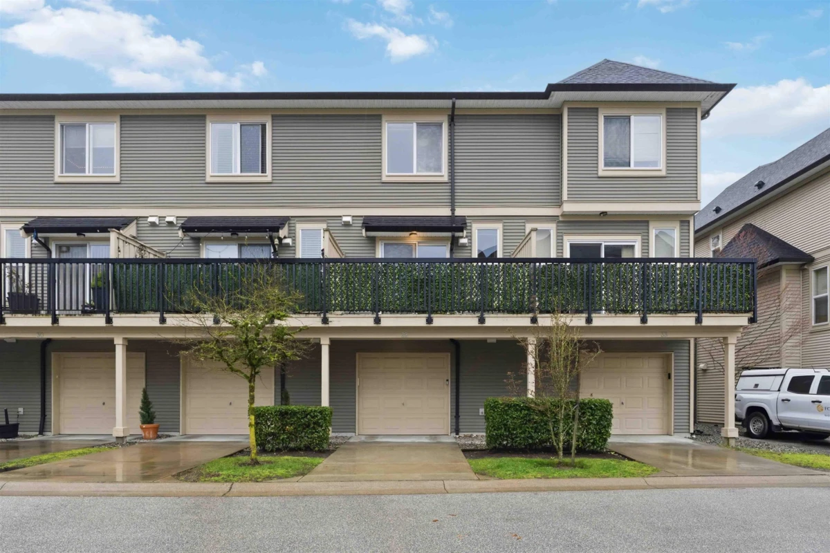 Living Room Photo of 32 7938 209 Street, Langley, BC