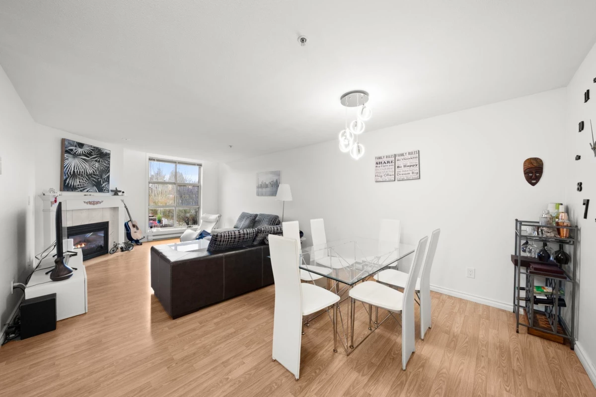 Family Room Photo of 25 2378 Rindall Avenue, Port Coquitlam, BC