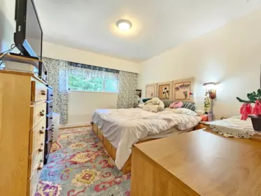 Bedroom 2 Photo of 435 E Osborne Road, North Vancouver, BC
