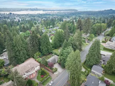 Garden / Landscaping Photo of 435 E Osborne Road, North Vancouver, BC