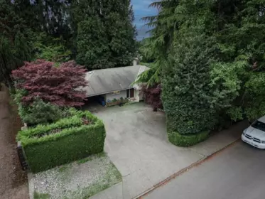 Staircase Photo of 435 E Osborne Road, North Vancouver, BC