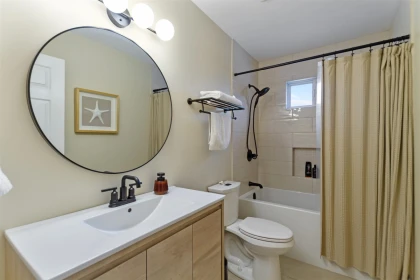 Guest Bathroom Photo of 22890 Purdey Avenue, Maple Ridge, BC