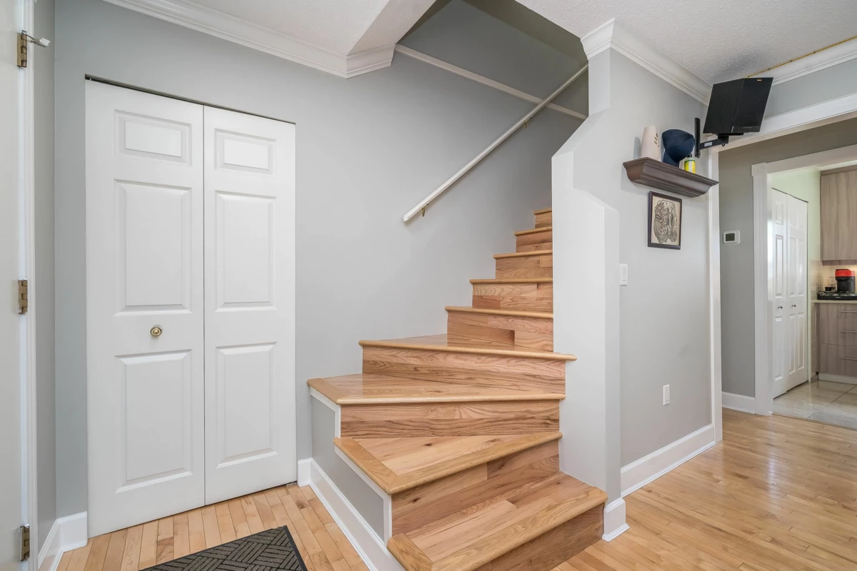 Living Room Photo of 15428 Madrona Drive, Surrey, BC