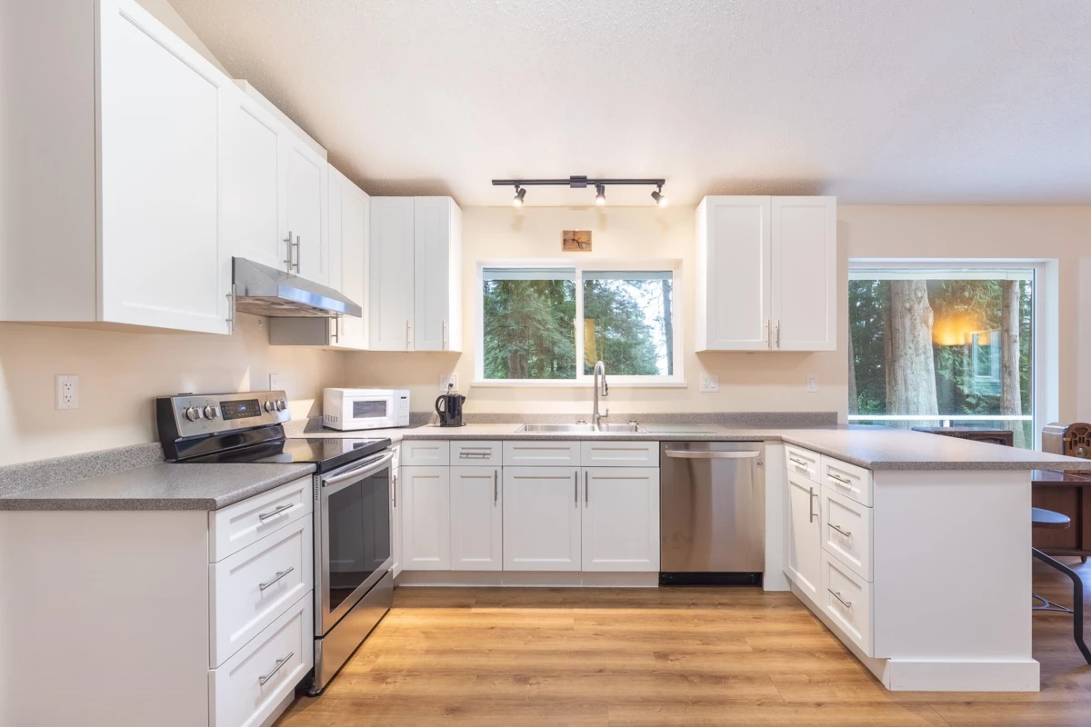 Dining Area Photo of 914 Gower Point Road, Gibsons, BC