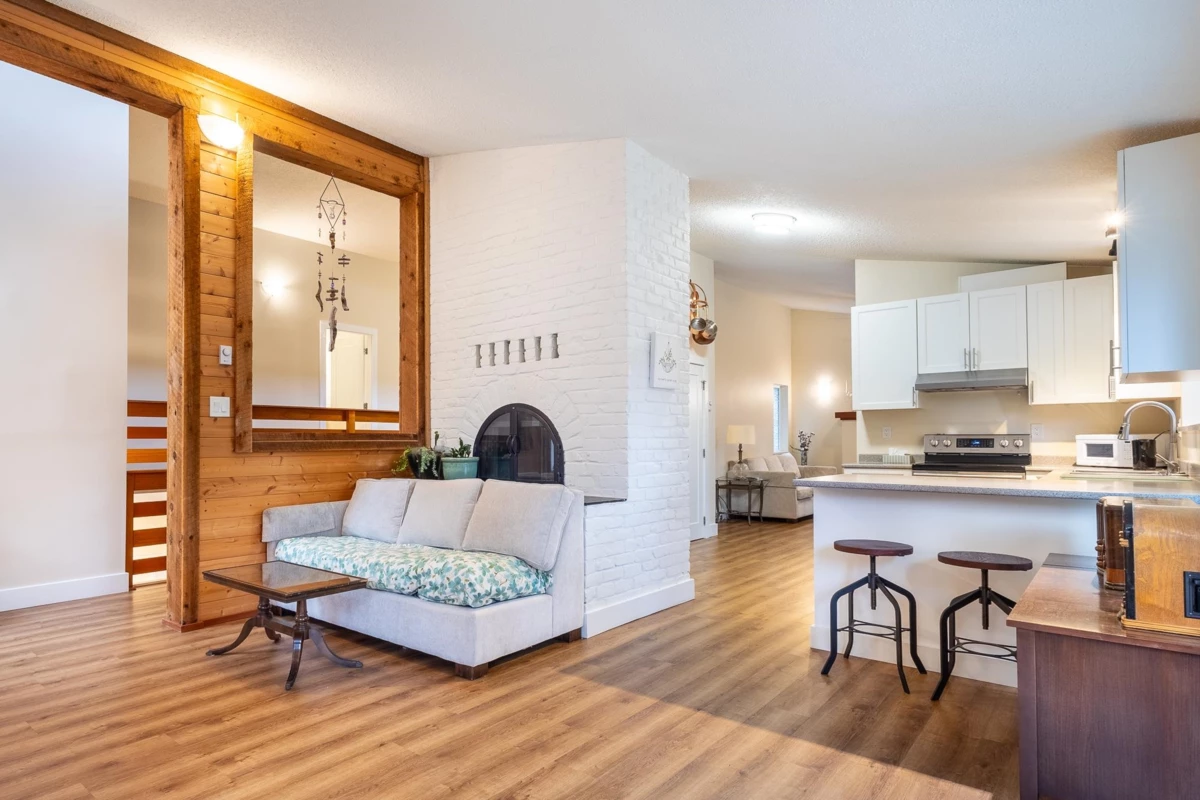 Family Room Photo of 914 Gower Point Road, Gibsons, BC