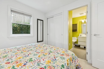 Bedroom 3 Photo of 2 244 E 5th Street, North Vancouver, BC